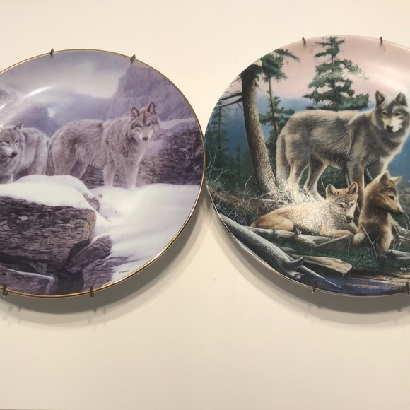 2 pc set of wolf 🐺 decoration plates - Picture 1 of 9